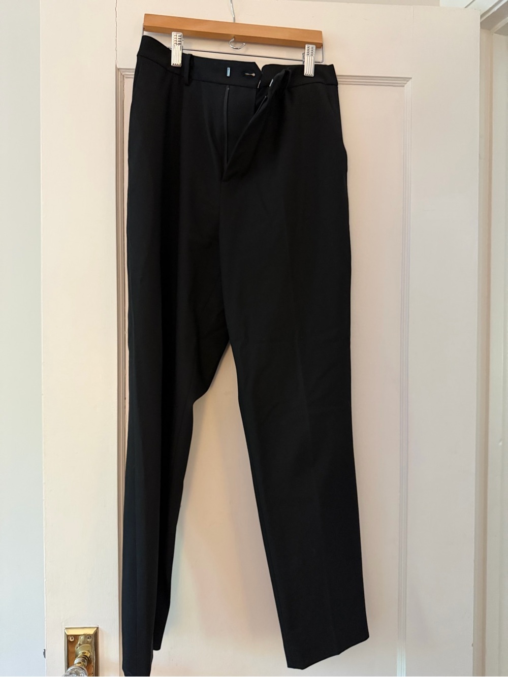 Popular UNIQLO Classic Black Women’s Ankle Pant Size M